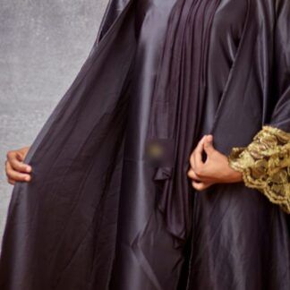 عباية ساتان بأكمام ذهبية — الصورة الرئيسية · Satin abaya with gold cuffs